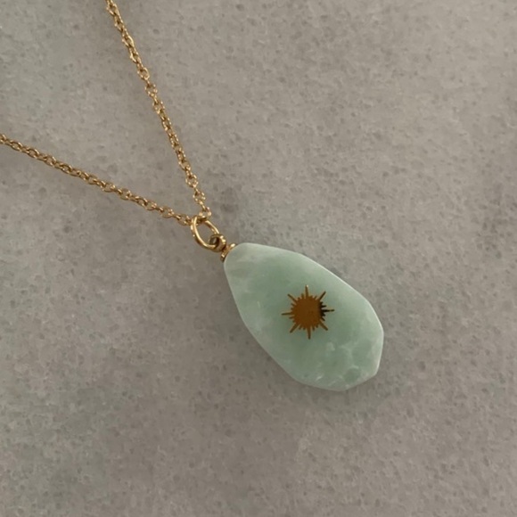 Gold Vintage Style Star Burst Stone Pendant Necklace Brand New - Picture 3 of 4